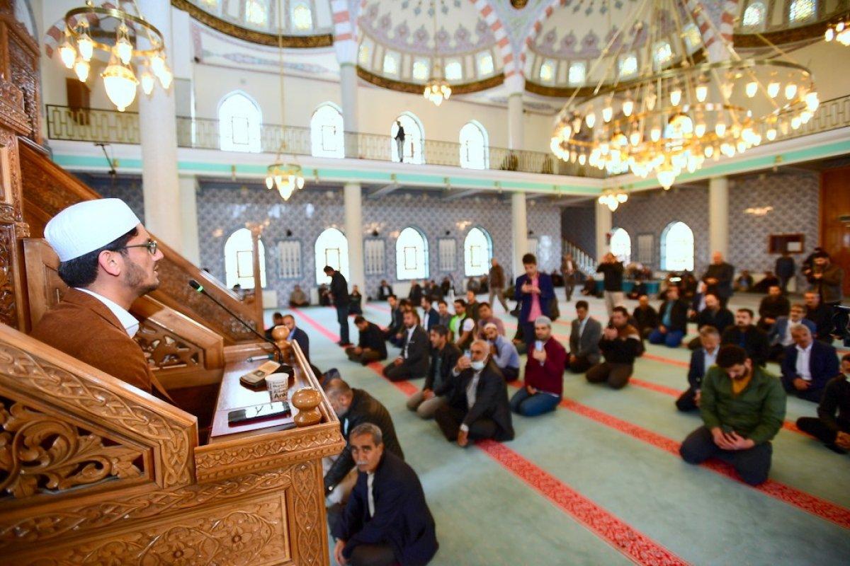 Dünya birincisi Muhsin Kara, Van'da ezan okudu