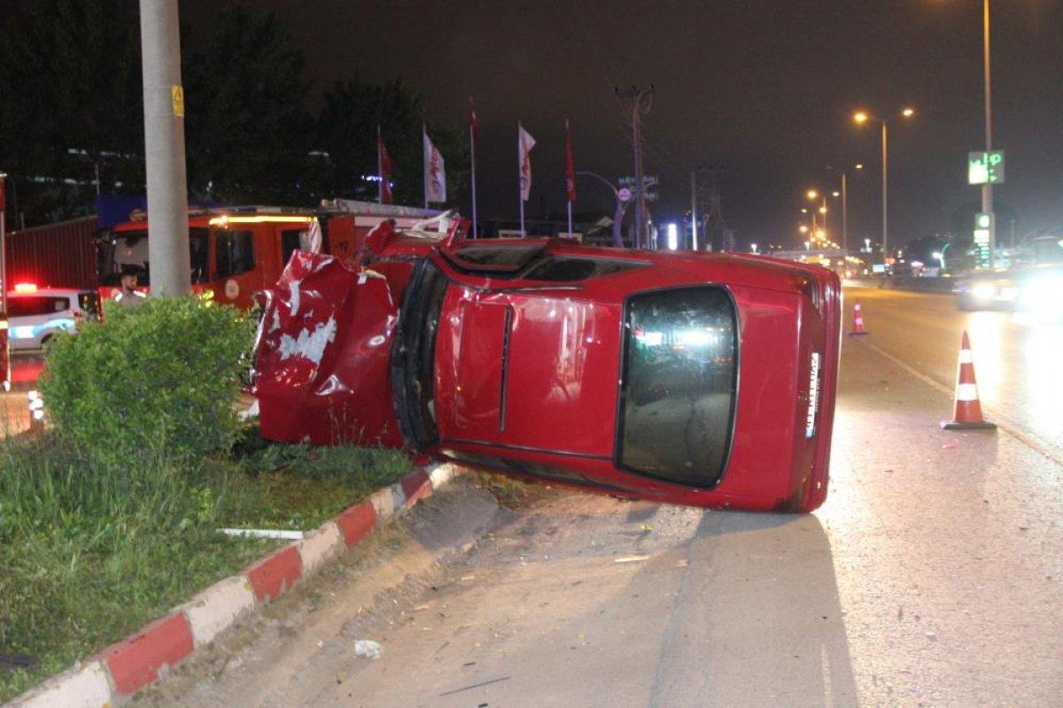 Kocaeli'de dur ihtarına uymayan araç kaza yaptı