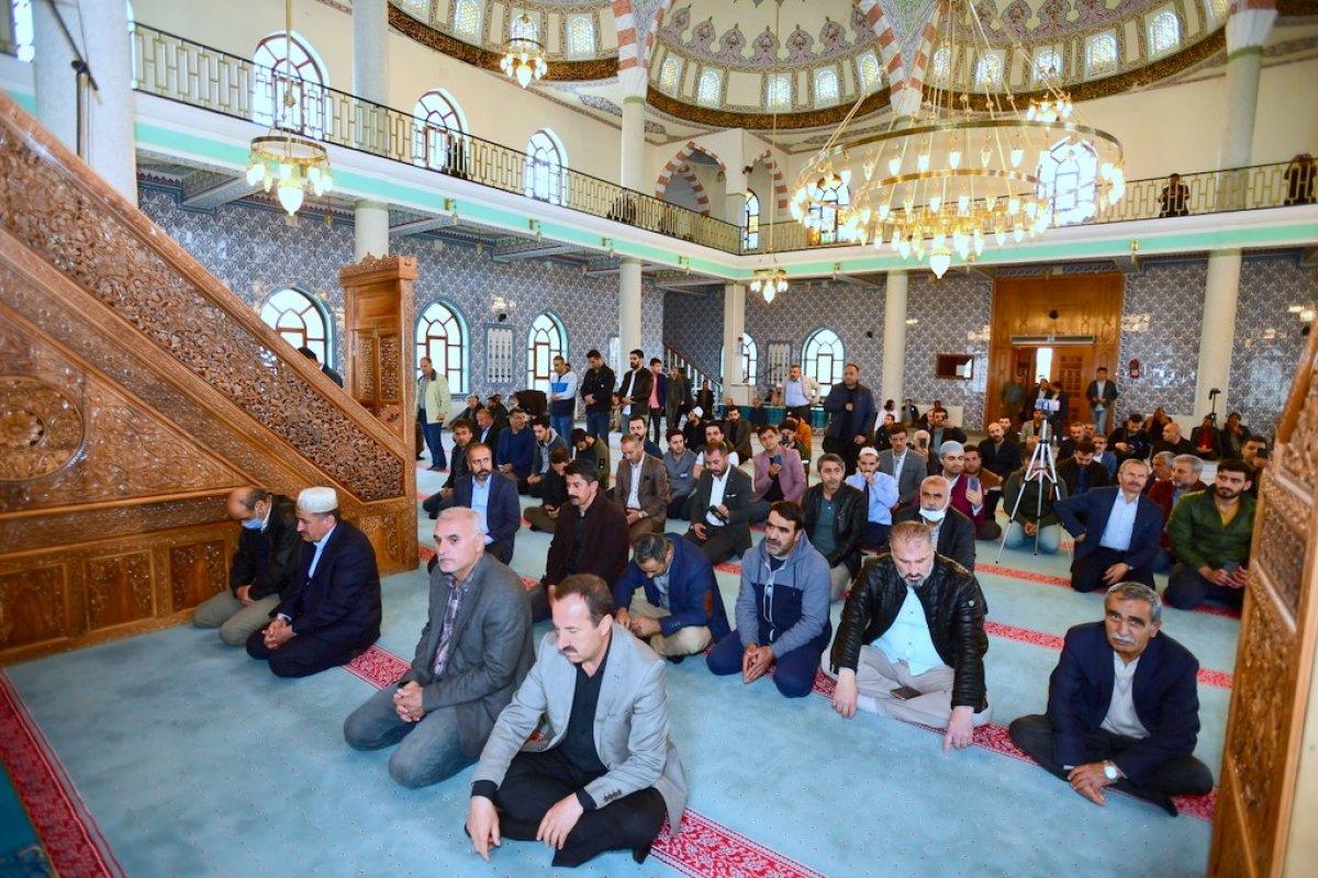 Dünya birincisi Muhsin Kara, Van'da ezan okudu