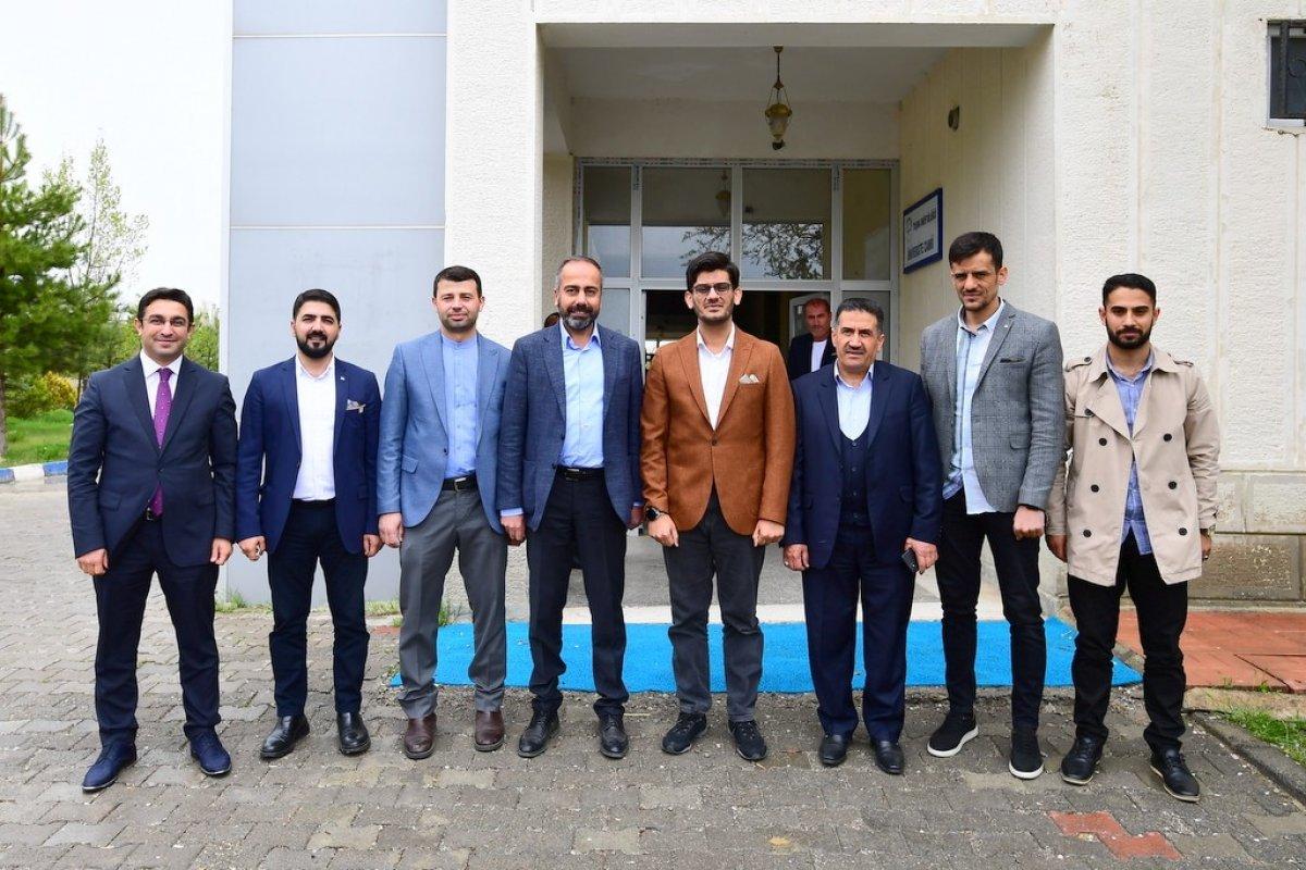 Dünya birincisi Muhsin Kara, Van'da ezan okudu