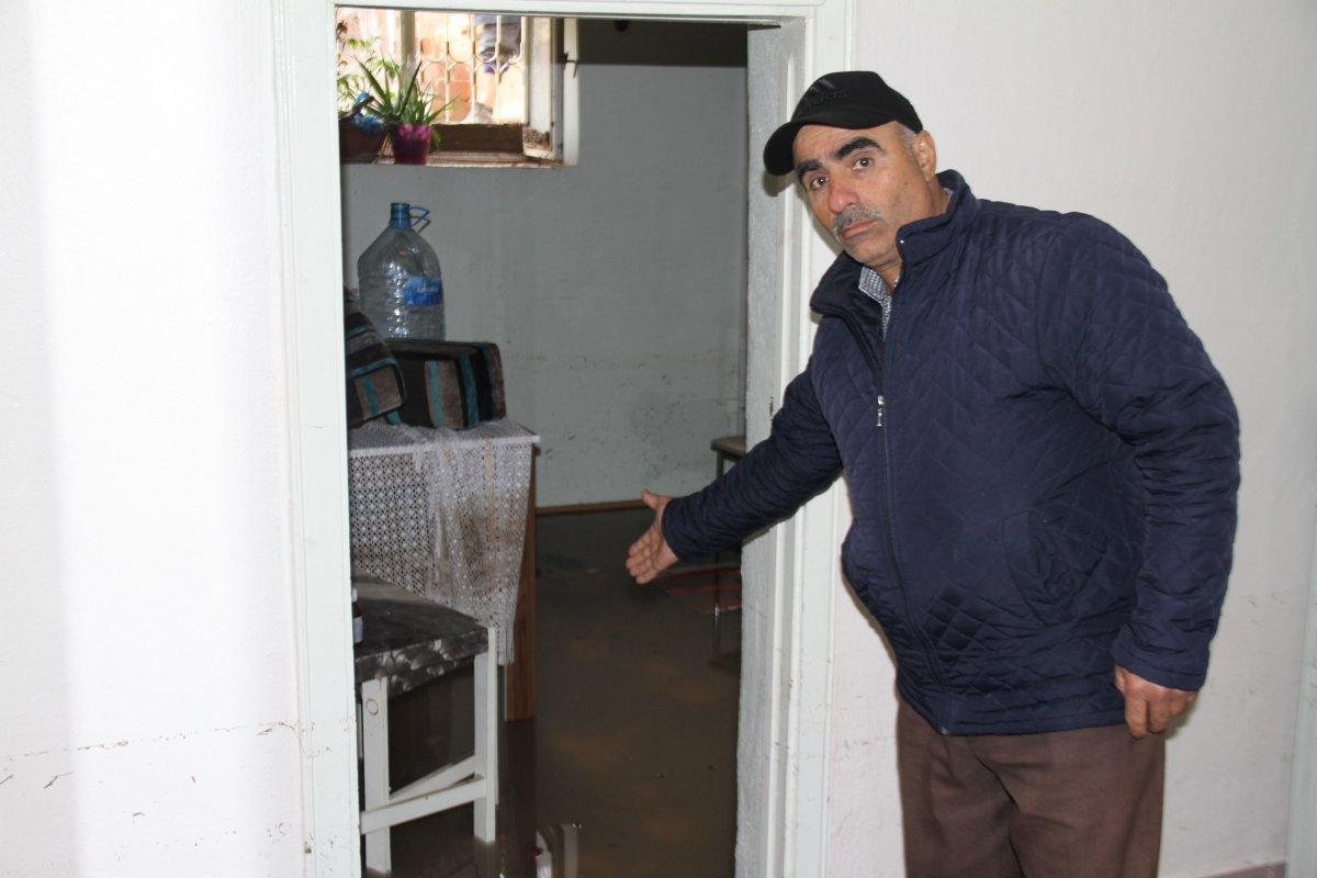 Elazığ'da, evi sular altında kalan afetzede: Hamd olsun çocuklarımız sağ