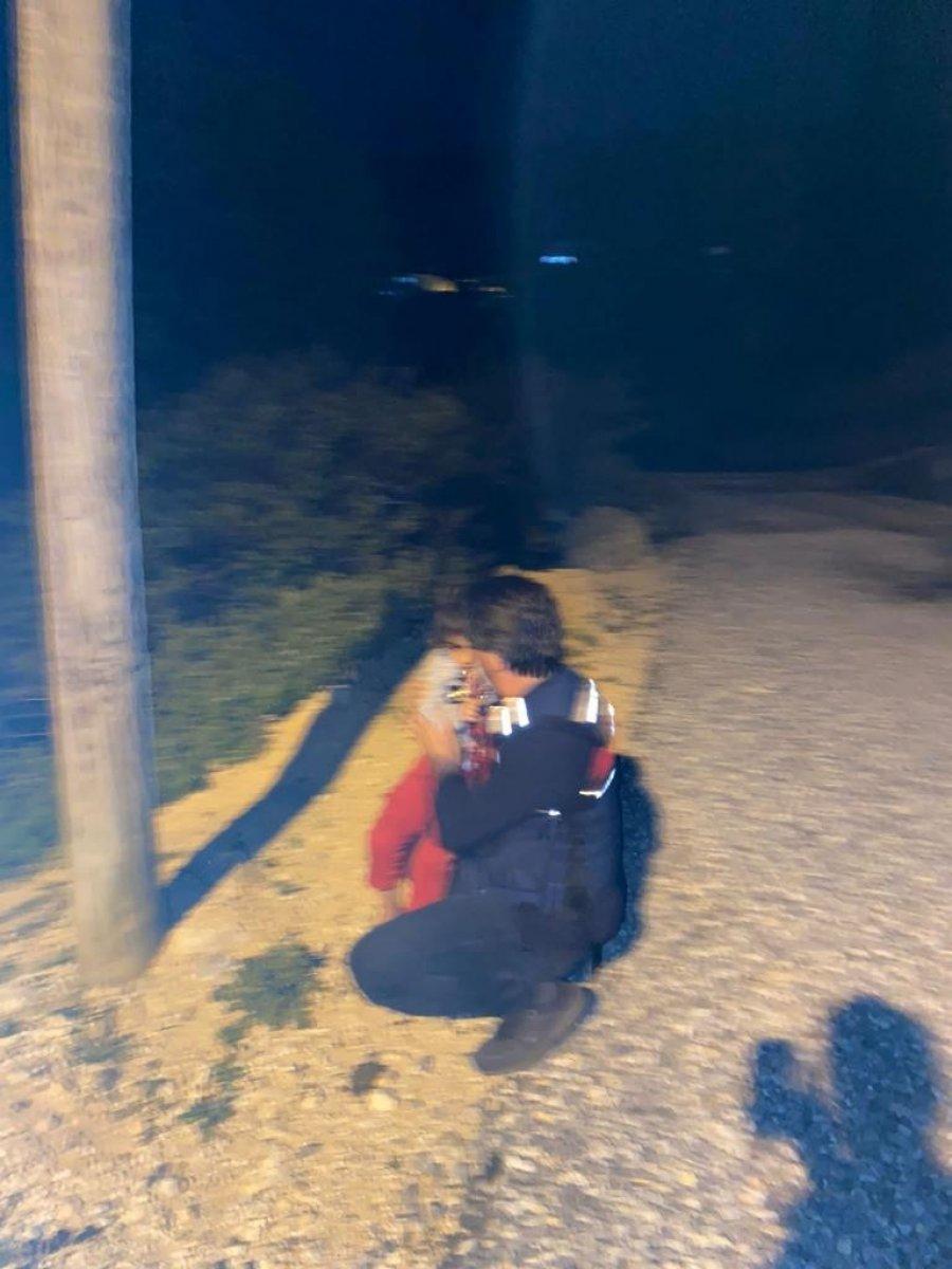 Manisa'da oynarken kaybolan çocuk duvar kenarında uyurken bulundu