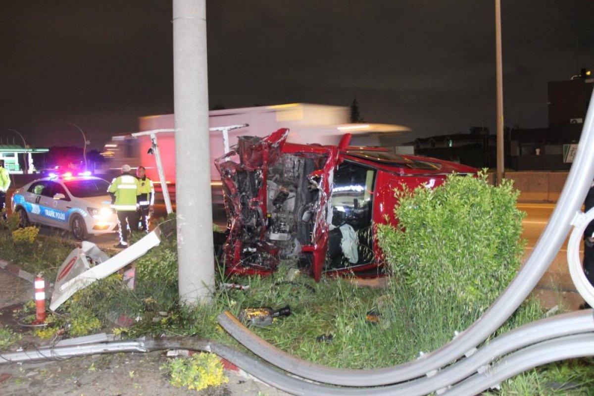 Kocaeli'de dur ihtarına uymayan araç kaza yaptı