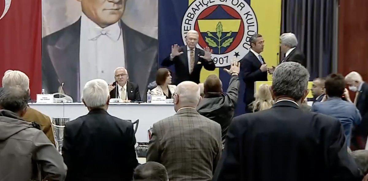 Fenerbahçe Divan Kurulu'nda gergin anlar