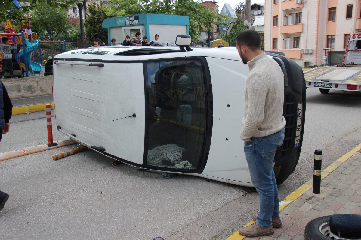 Kocaeli'de 16 yaşındaki sürücü 2 kişiyi yaraladı