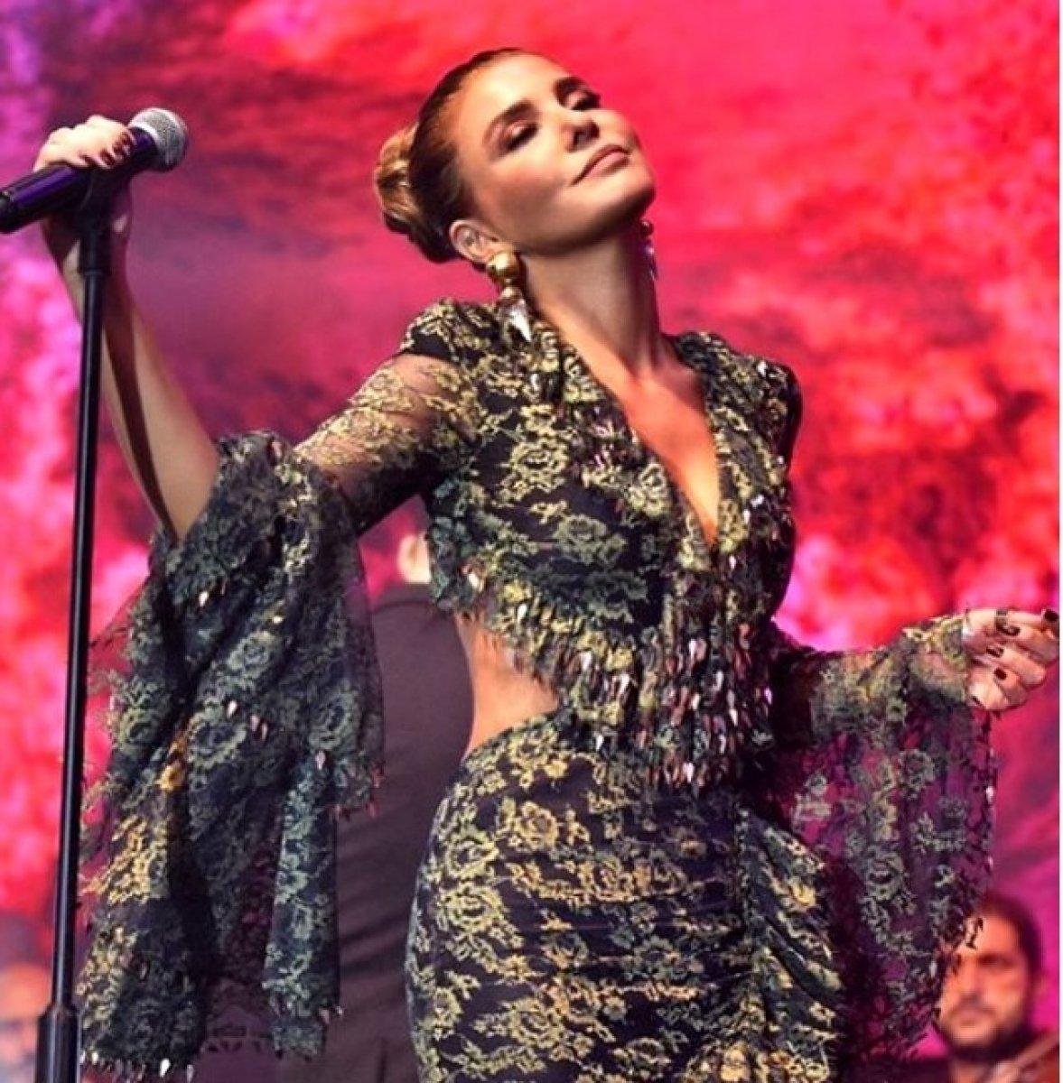 Gülben Ergen sahnede düştü