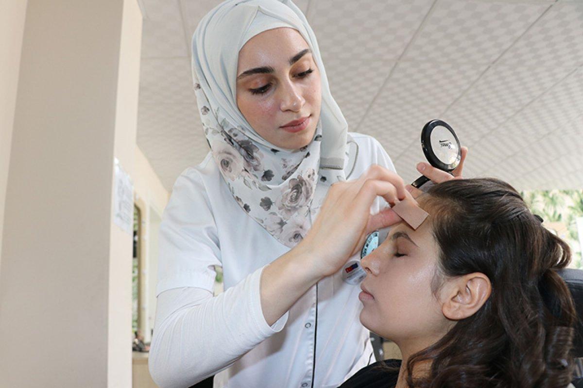 Adana'da öğrenciler iş yeri açma belgesiyle mezun oluyor