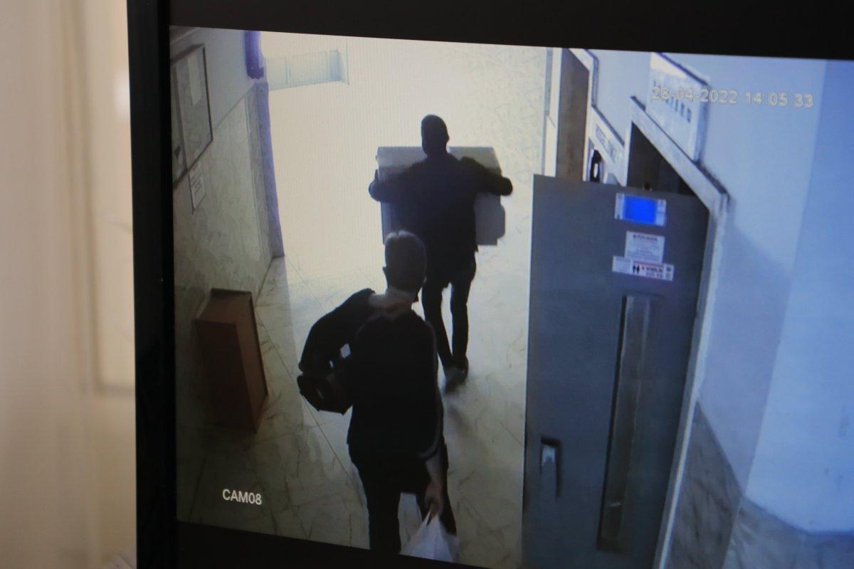 Adana’da güpegündüz hırsızlık: Klimanın dış ünitesini çaldı