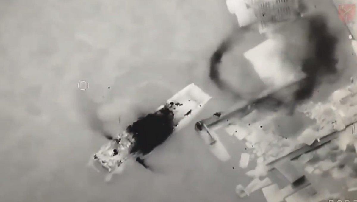 Ukrayna, Yılan Adası'ndaki Rus gemisini SİHA ile vurdu