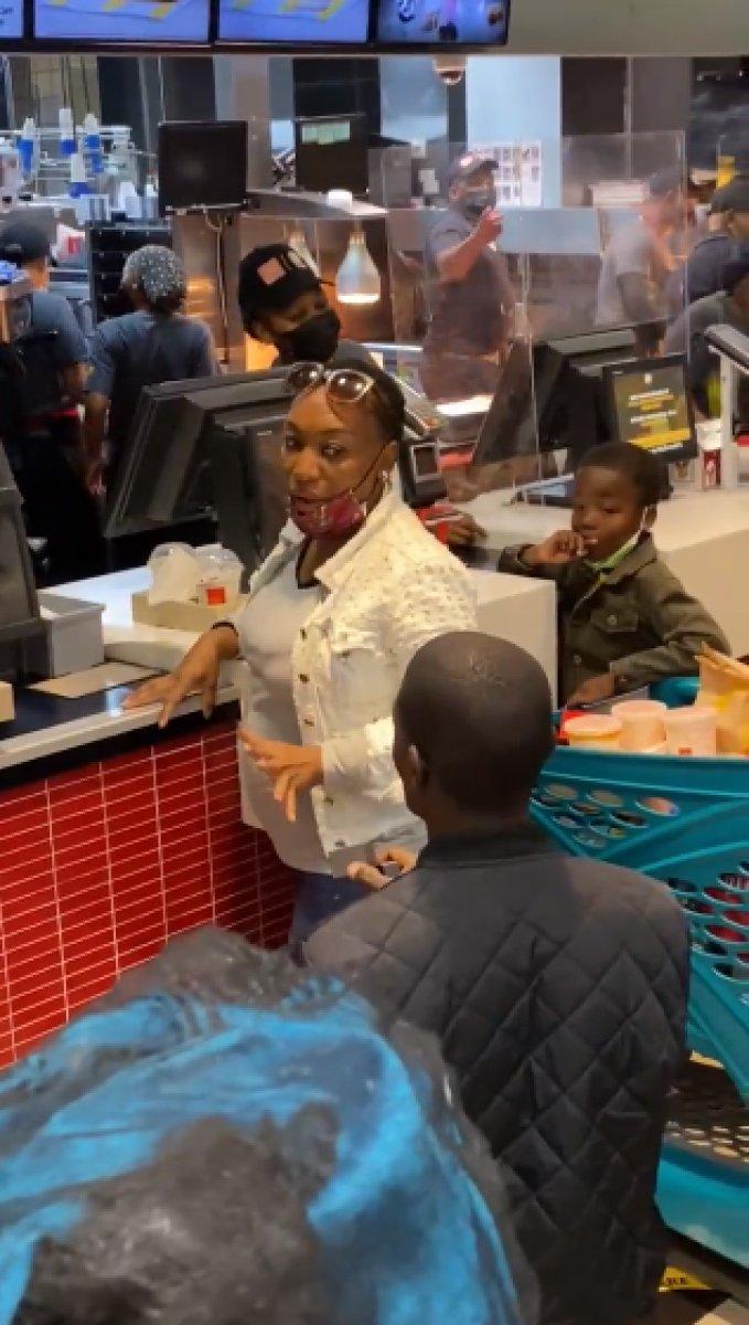 McDonald's'ta evlilik teklif eden adam reddedildi