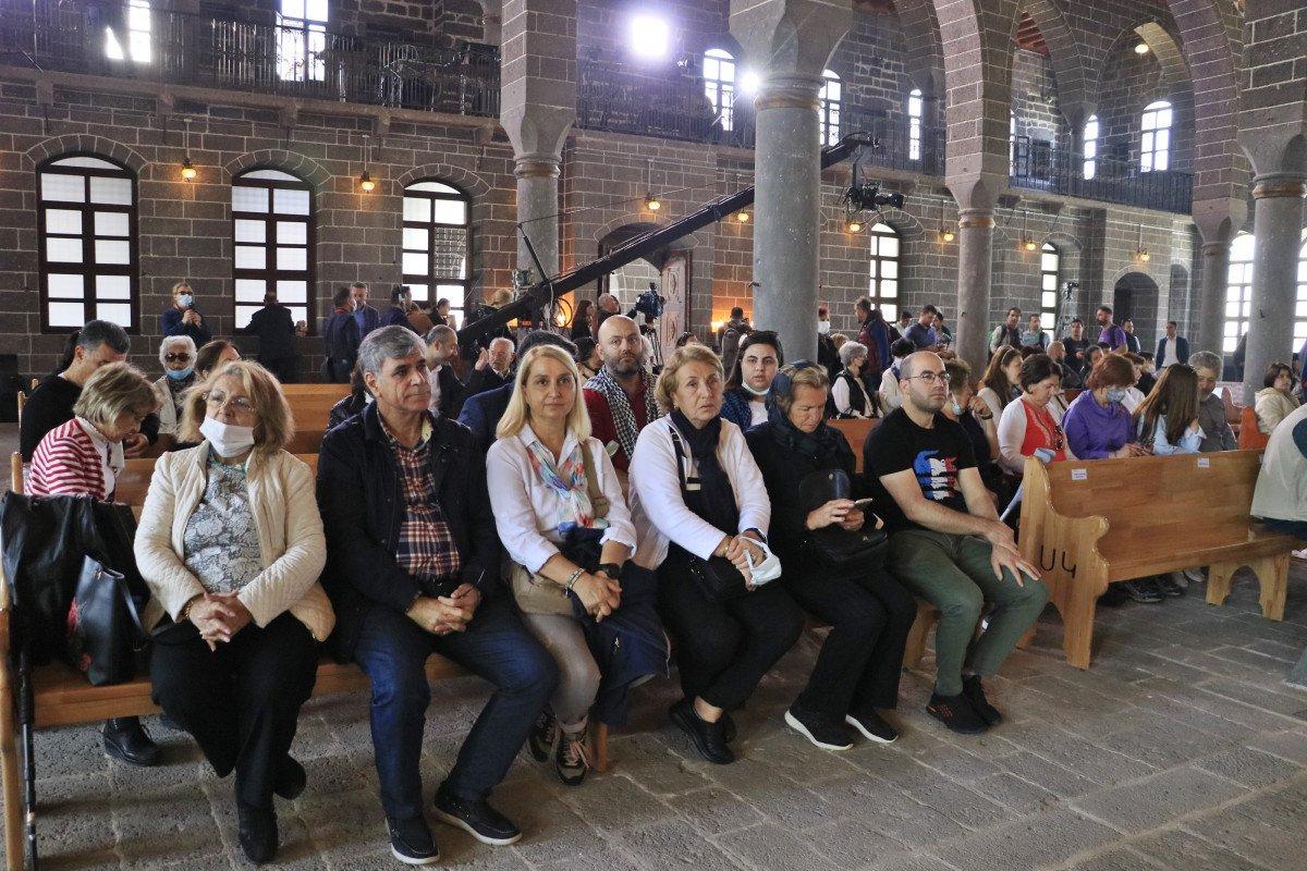 Surp Giragos Kilisesi'nde 7 yıl sonra ilk ayin yapıldı