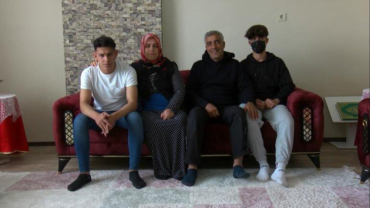 Muş'ta kanser hastası anne, kendi gibi hasta 2 oğluyla mücadele veriyor