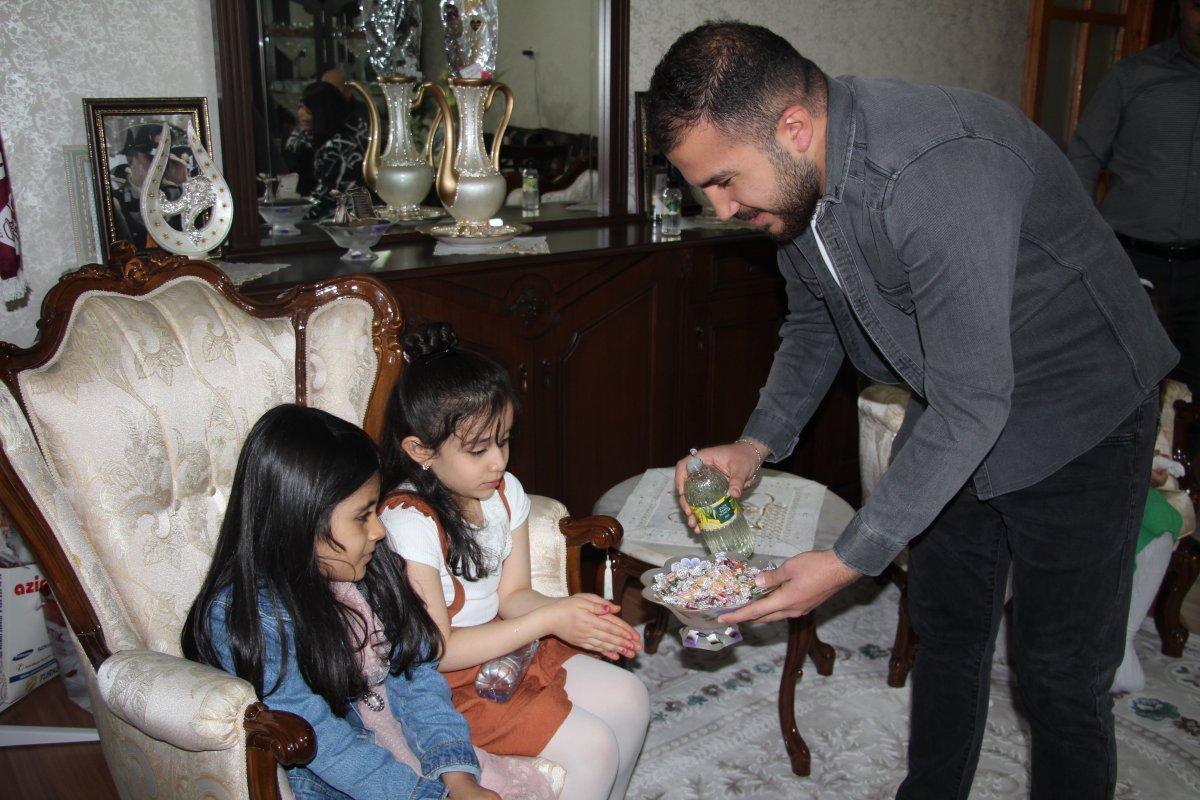 Elazığ'da 1'inci sınıf öğrencilerinden Şehit annesine sürpriz