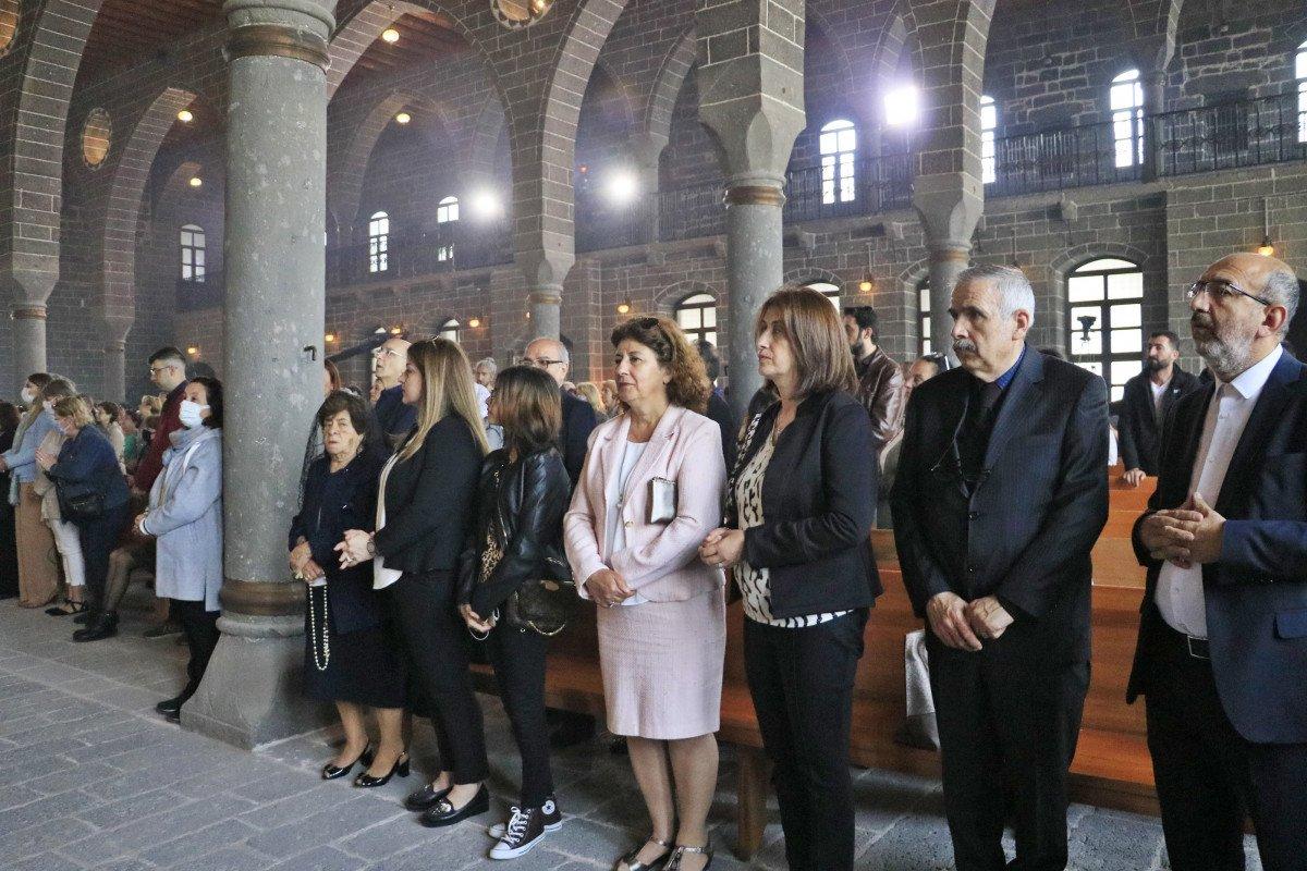 Surp Giragos Kilisesi'nde 7 yıl sonra ilk ayin yapıldı