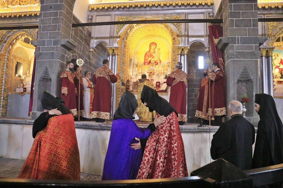 Surp Giragos Kilisesi'nde 7 yıl sonra ilk ayin yapıldı