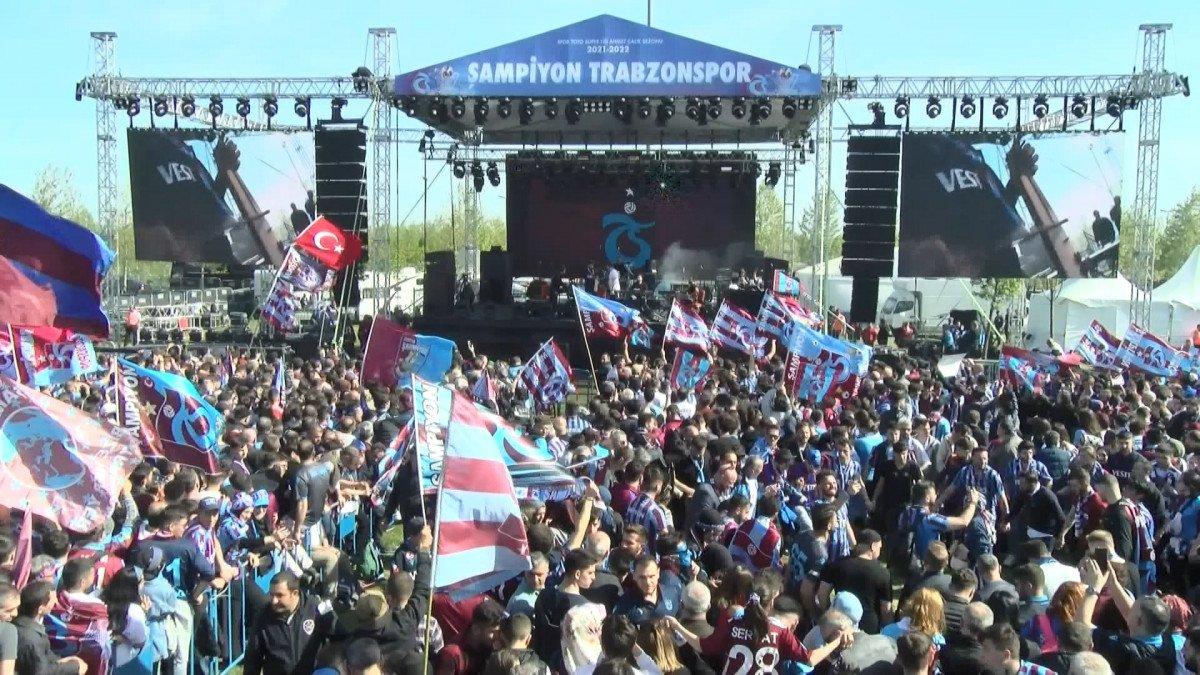 Trabzonsporlulardan Yenikapı'da şampiyonluk kutlaması