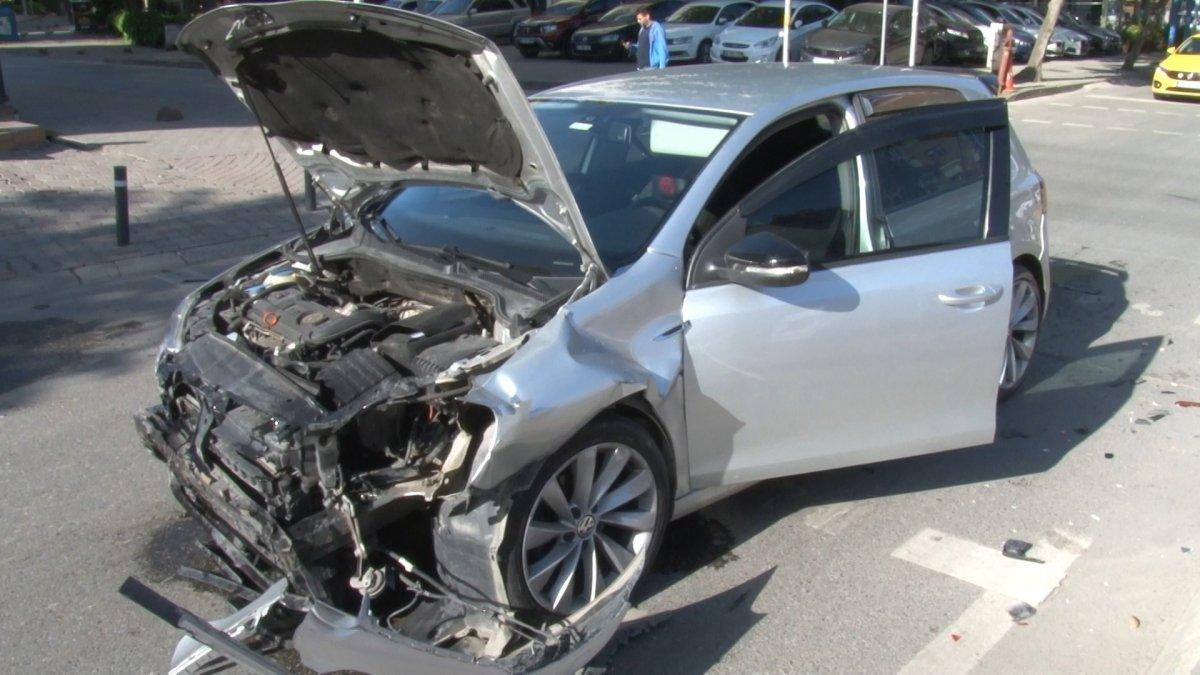 Kadıköy'de alkollü sürücünün çarptığı araç takla attı: 1 yaralı
