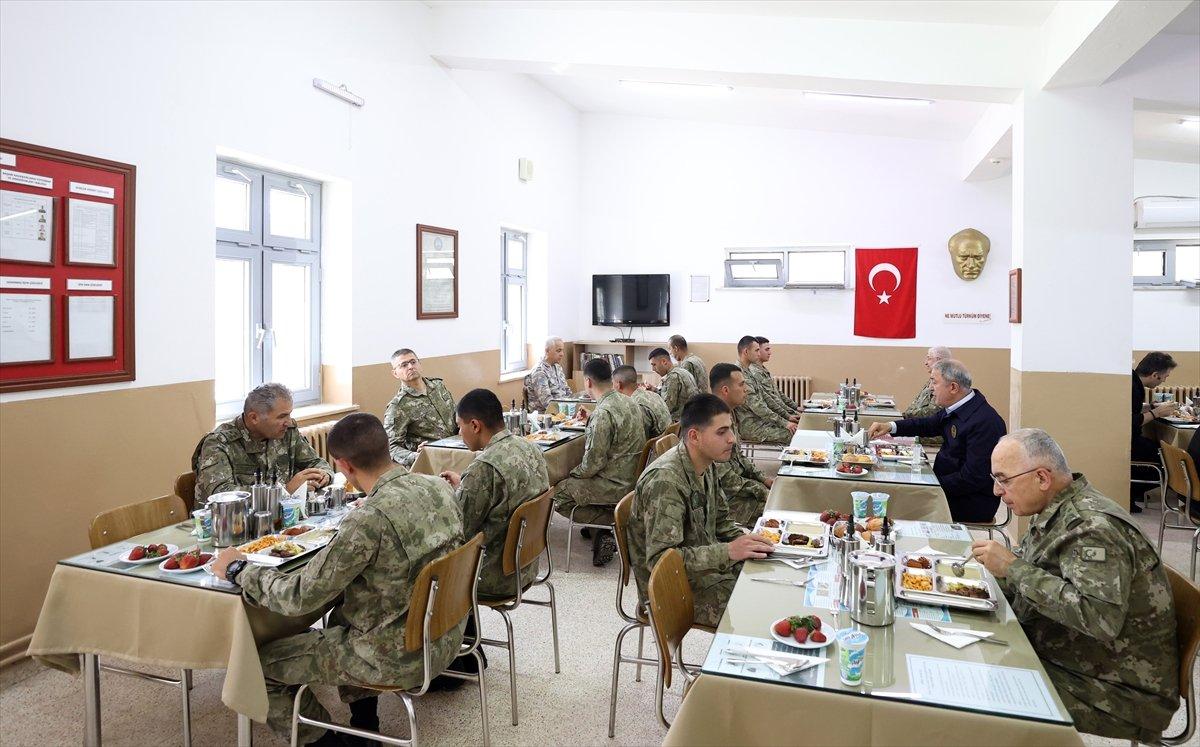 Cumhurbaşkanı Erdoğan, hudut hattındaki Mehmetçik'e seslendi