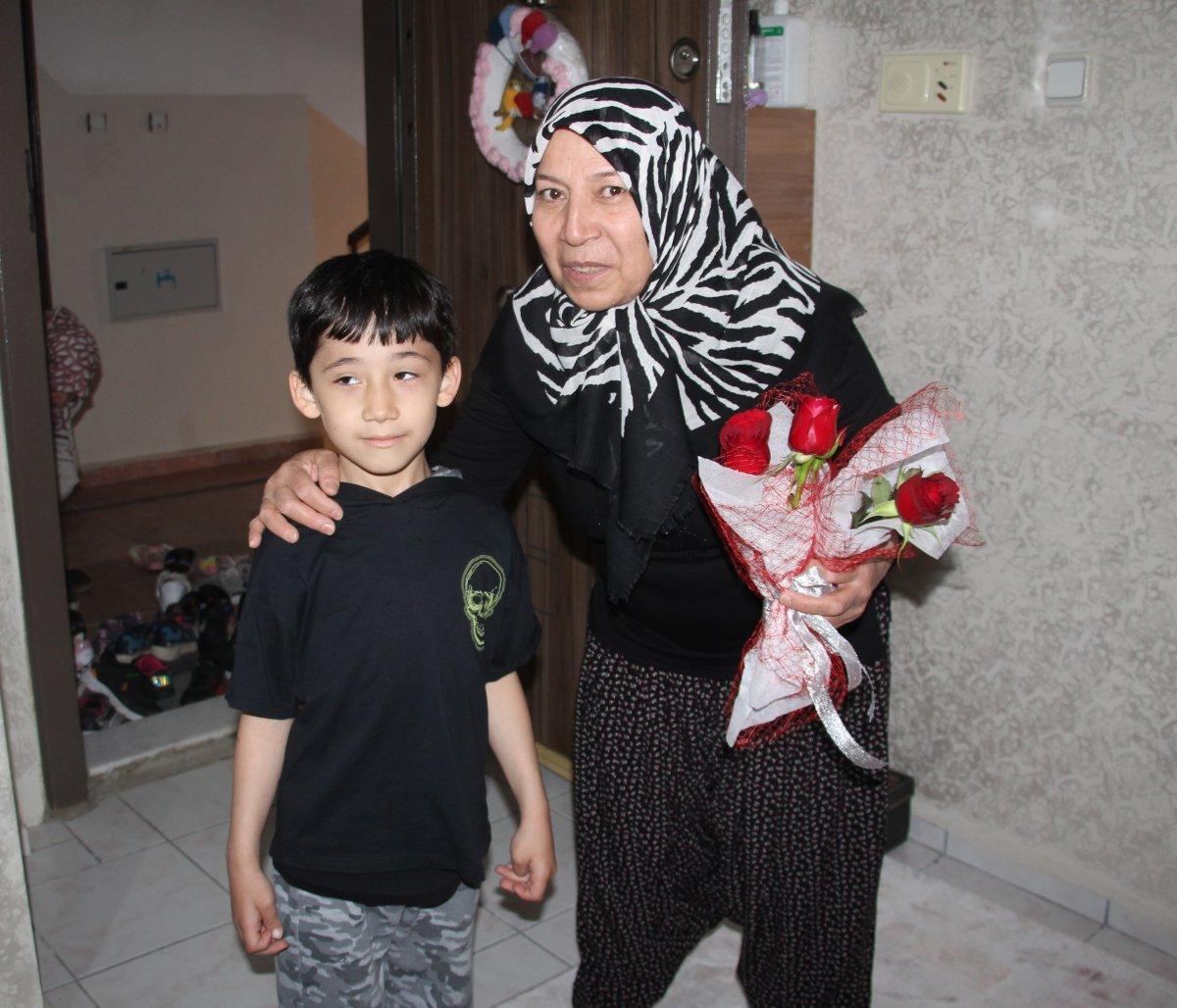 Elazığ'da 1'inci sınıf öğrencilerinden Şehit annesine sürpriz