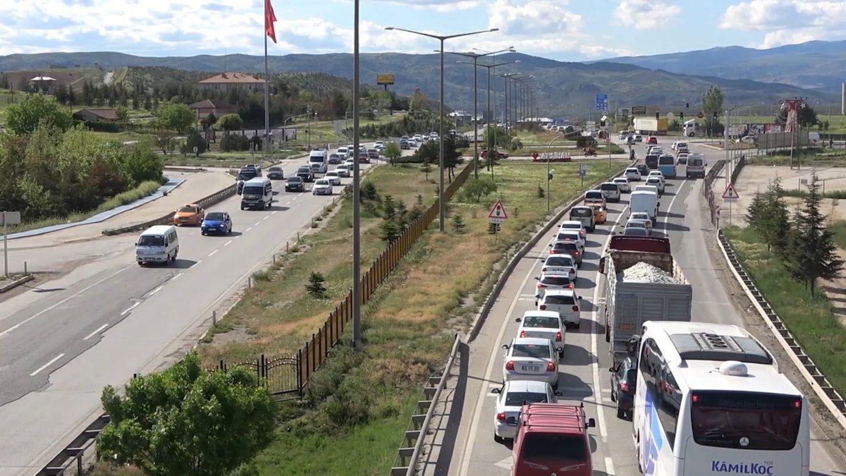 Tatilcilerin dönüş yolcuğu sürüyor