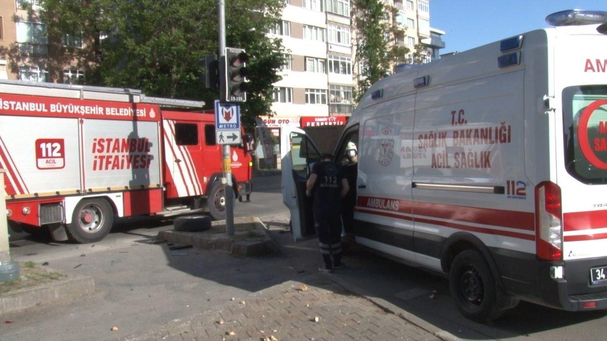 Kadıköy'de alkollü sürücünün çarptığı araç takla attı: 1 yaralı