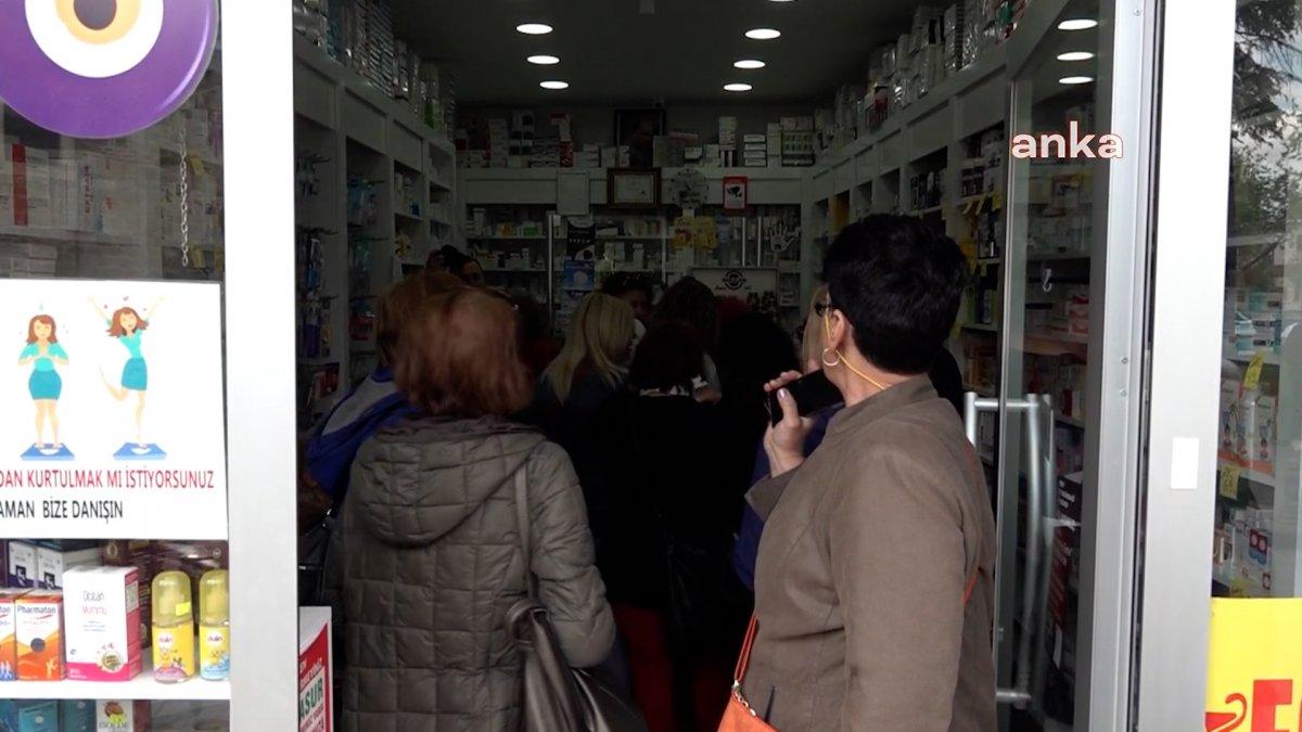 Bulgar turistler eczane önünde kuyruk oluşturdu
