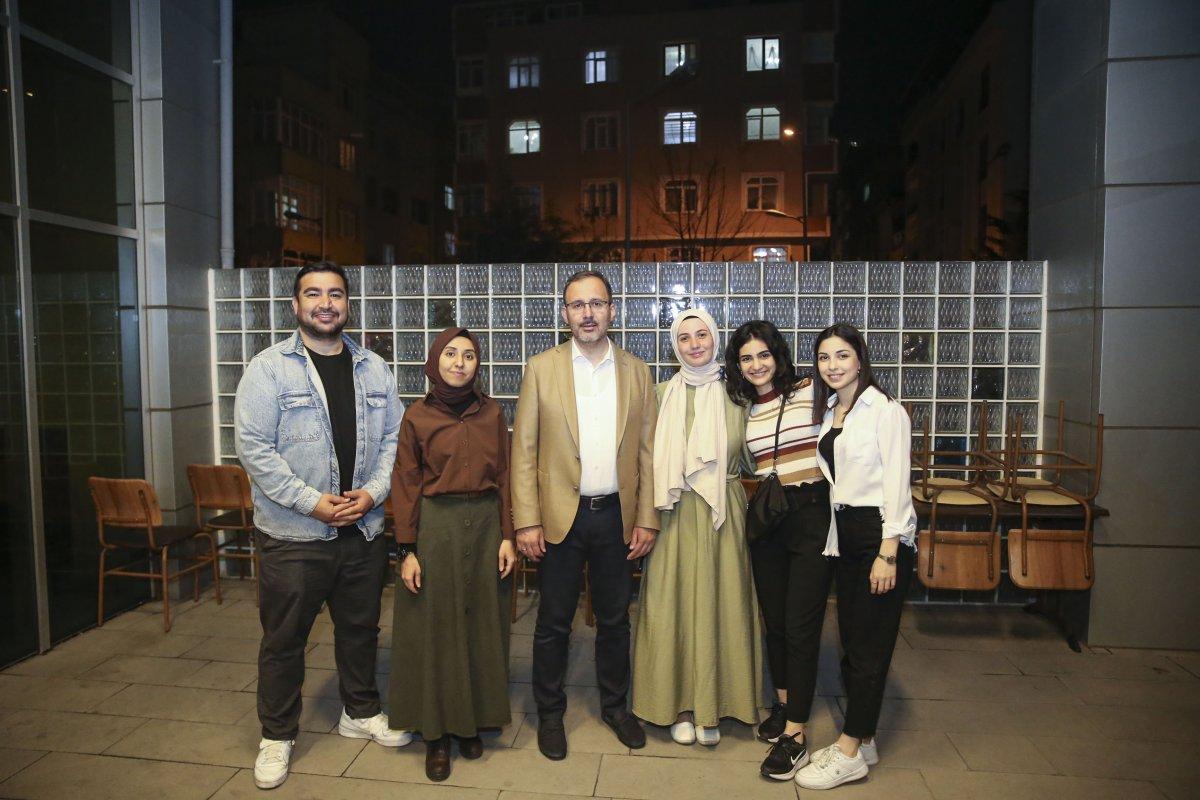 Mehmet Muharrem Kasapoğlu'nun yurttaki öğrencilere sürpriz ziyareti