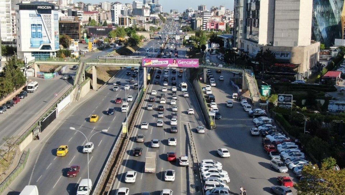 İstanbul'da pazar günü trafik yoğunluğu yüzde 49'lara ulaştı