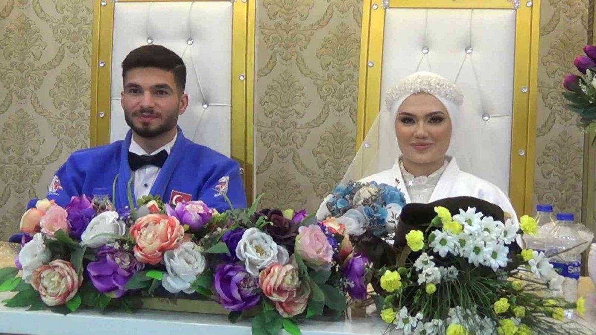Denizli'de judocular nikah masasına judo kıyafetiyle oturdu