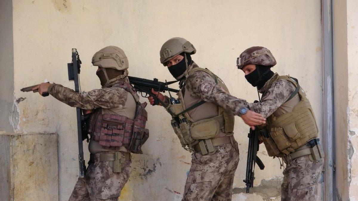 Mersin'de DEAŞ'ın kadın canlı bombaları yakalandı