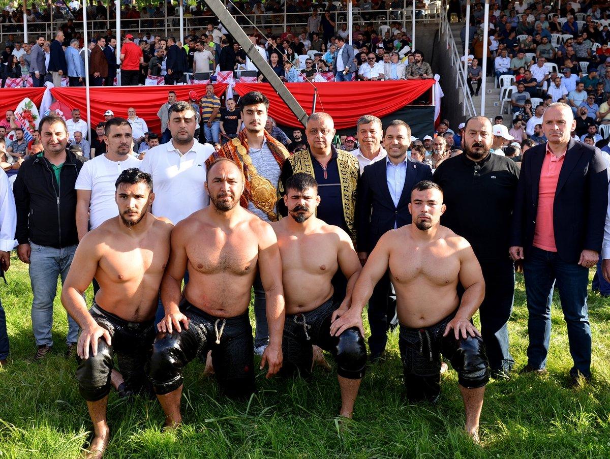 Kumluca Yağlı Güreşlerinin başpehlivanı Yusuf Can Zeybek oldu