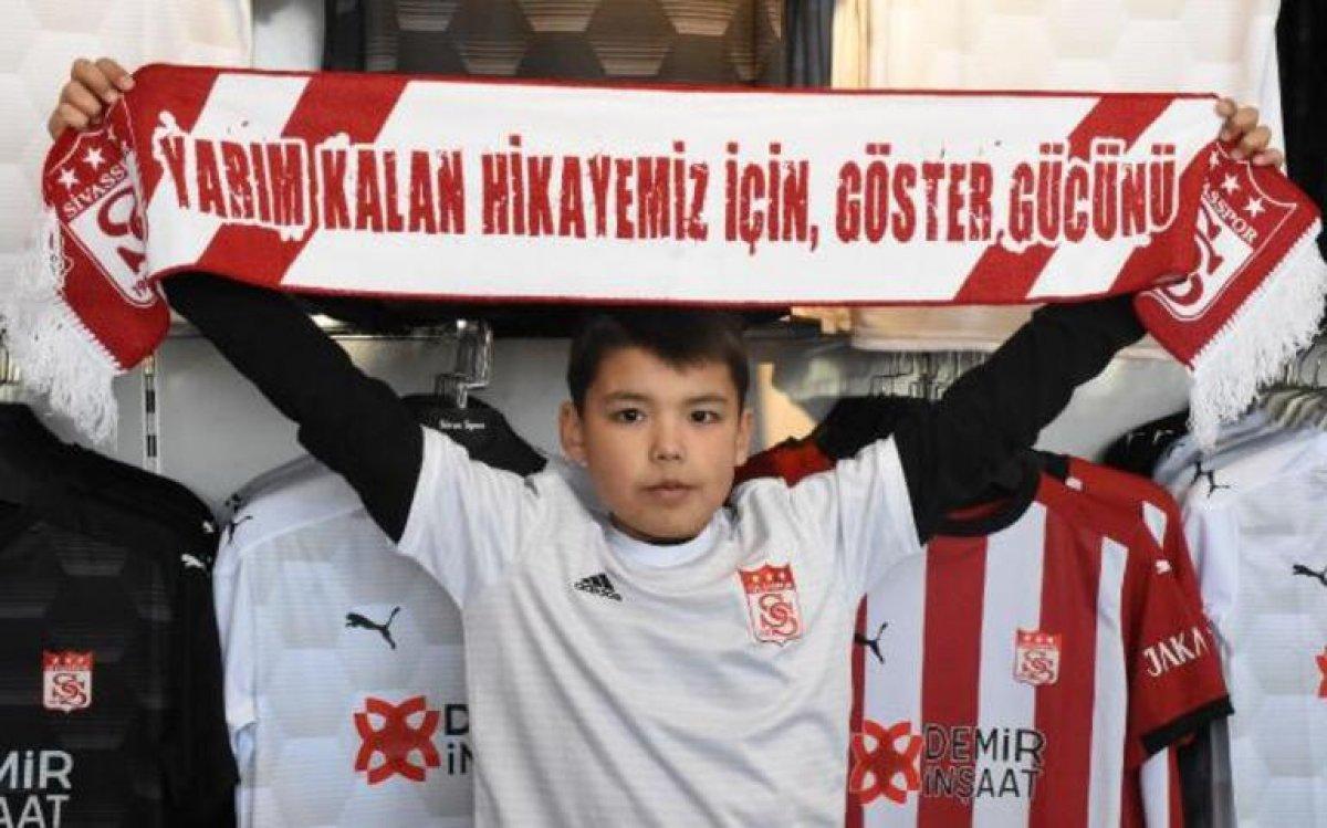 Afganistanlı küçük Eyüp, Sivasspor maçı için Türkiye'ye geldi