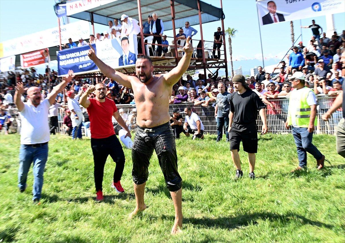 Kumluca Yağlı Güreşlerinin başpehlivanı Yusuf Can Zeybek oldu