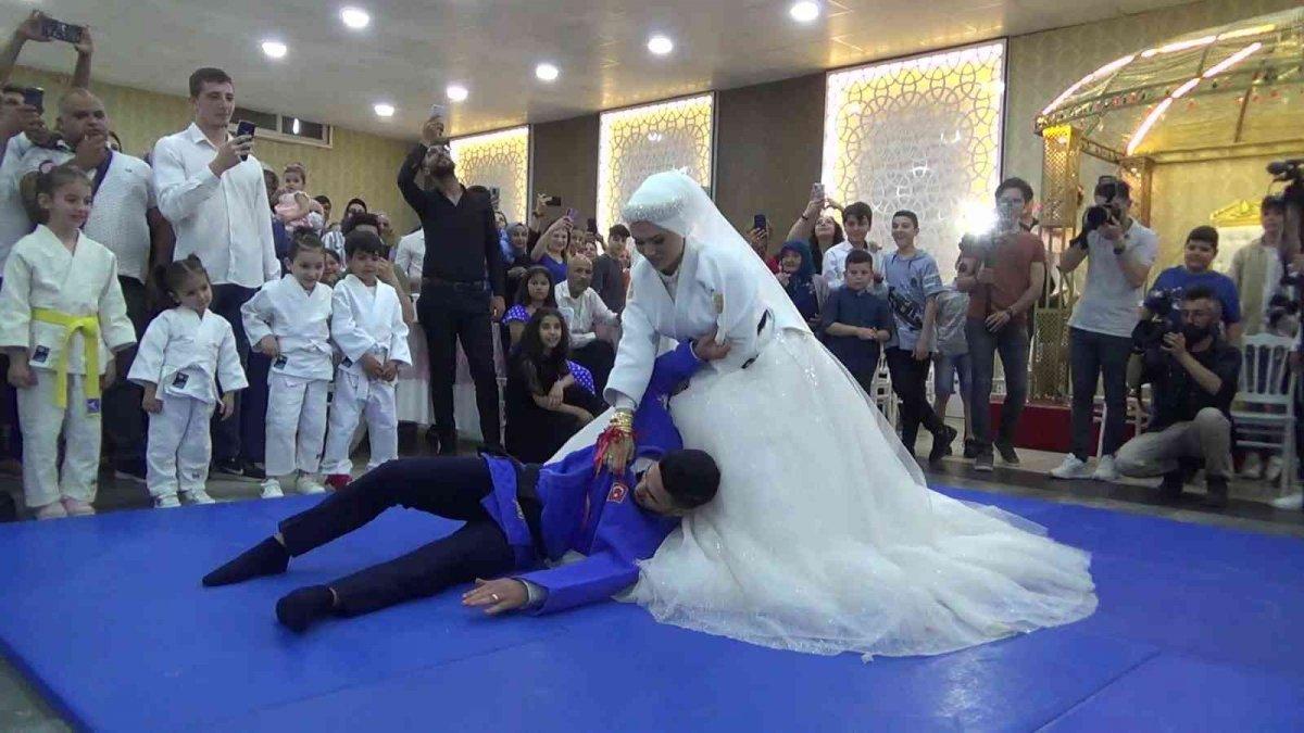 Denizli'de judocular nikah masasına judo kıyafetiyle oturdu