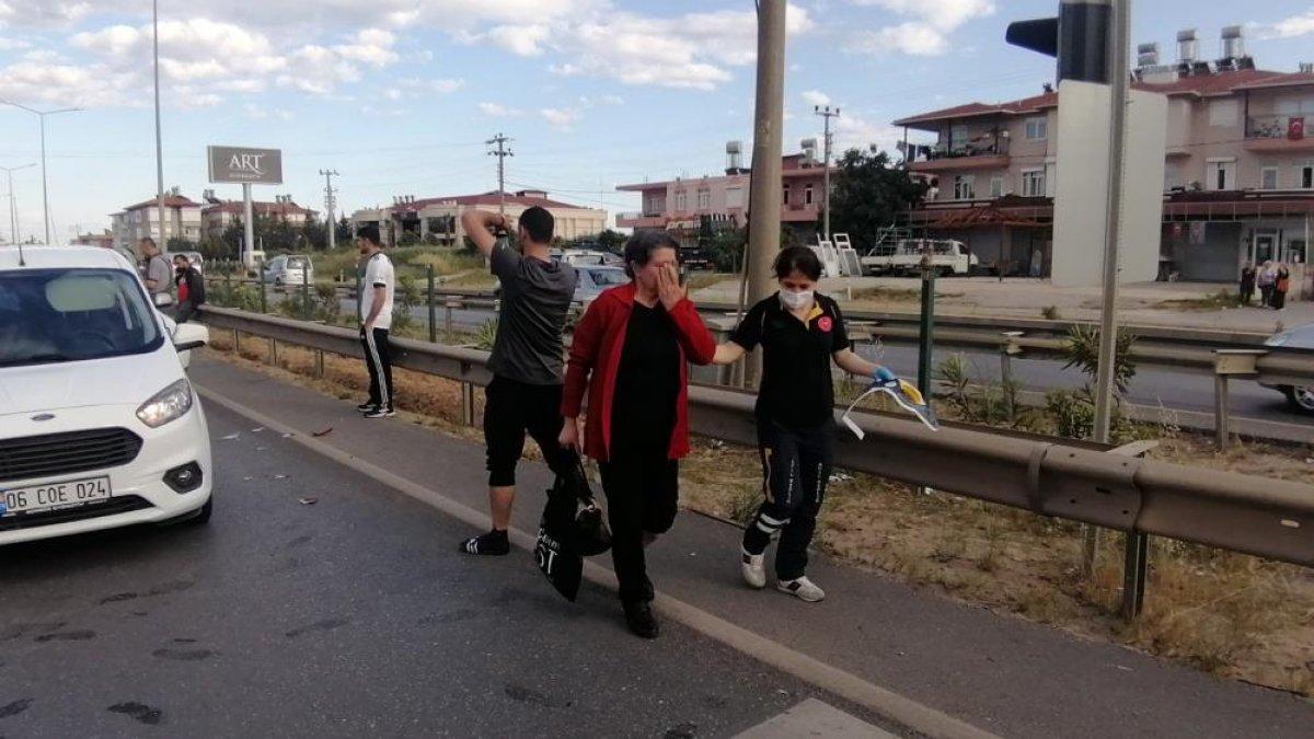 Antalya'da yaya geçidinde zincirleme kaza