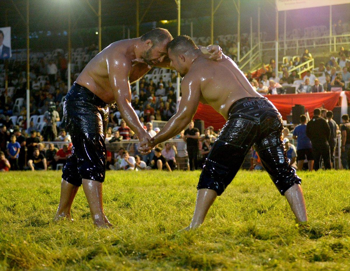Kumluca Yağlı Güreşlerinin başpehlivanı Yusuf Can Zeybek oldu