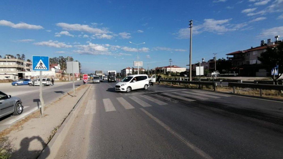 Antalya'da yaya geçidinde zincirleme kaza