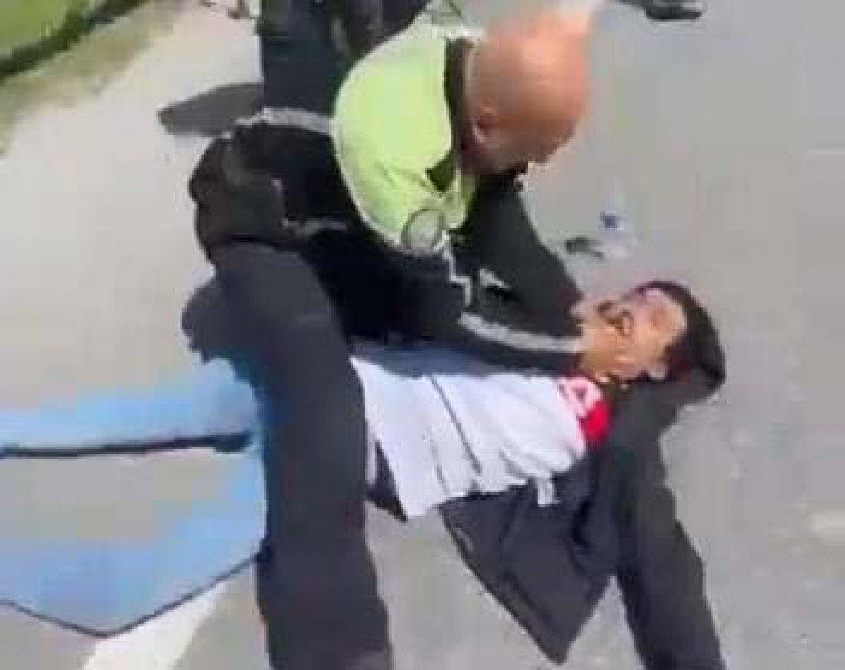 Kadıköy'de polisten hayat kurtaran müdahale