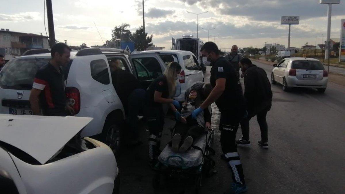 Antalya'da yaya geçidinde zincirleme kaza