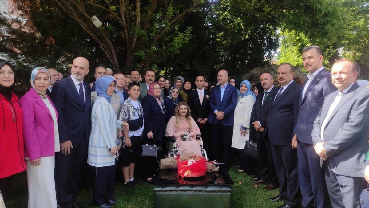 Eski vekil Bennur Karaburun'un nişan kurdelesini Süleyman Soylu kesti