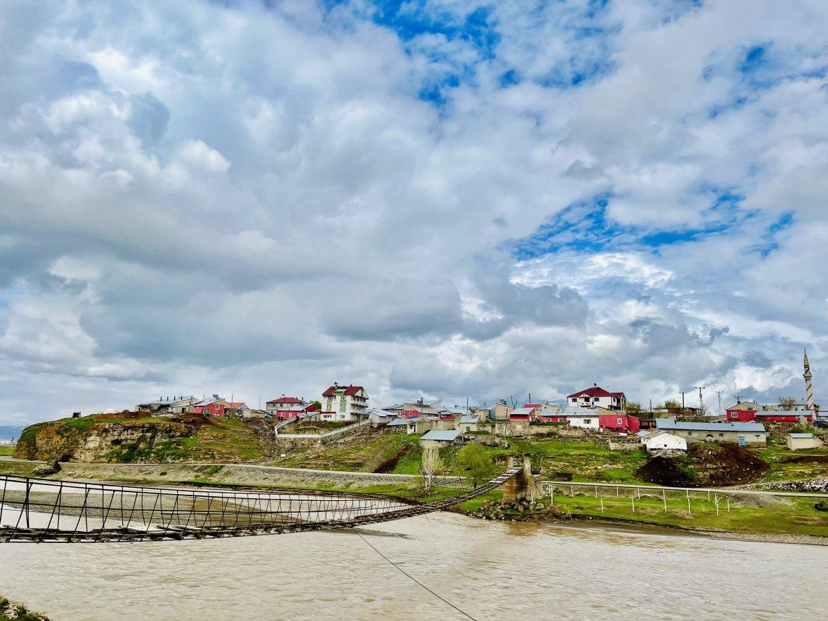 Ağrı'daki tarihi köprü fotoğraf tutkunlarının ilgi odağı