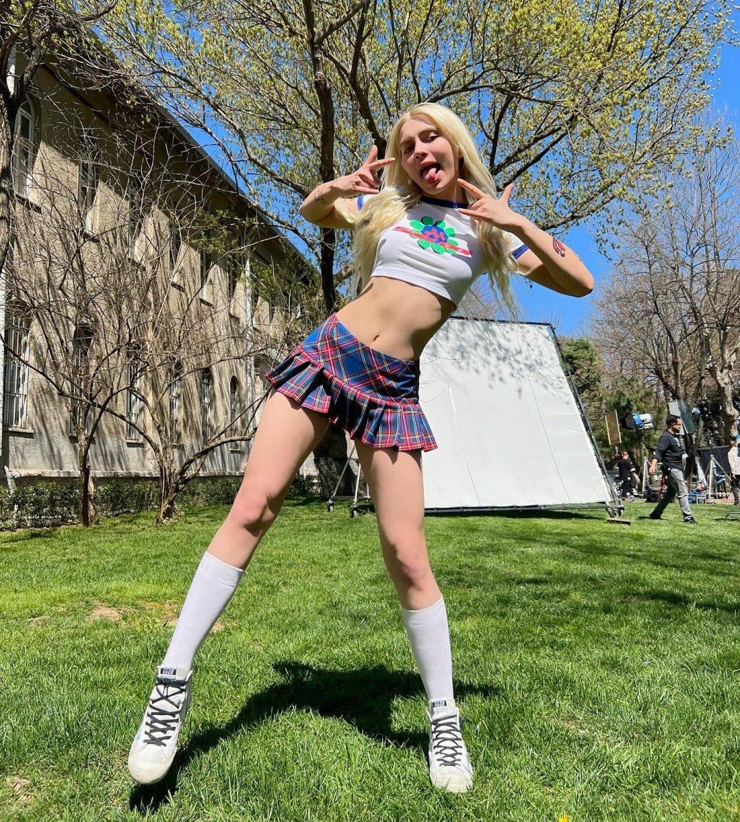 Demet Akalın, Trabzonspor üzerinden Aleyna Tilki'ye gönderme yaptı