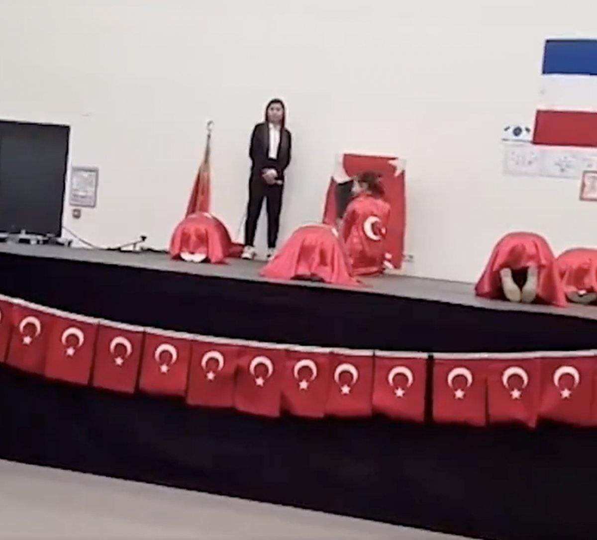 Fransa'daki bir Türk okulundan 23 Nisan görüntüleri