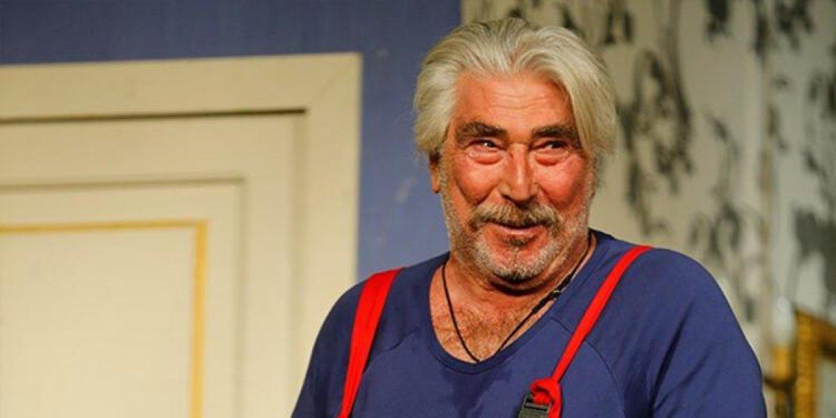 Erdal Özyağcılar'ın makyaj çantası var