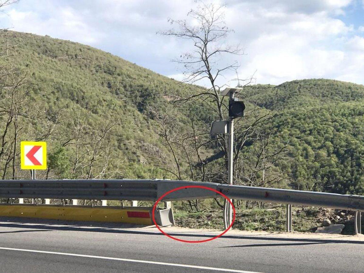 Ankara'da bariyerlere 1 metre kala kaza yapan motosikletli çift kurtarılamadı