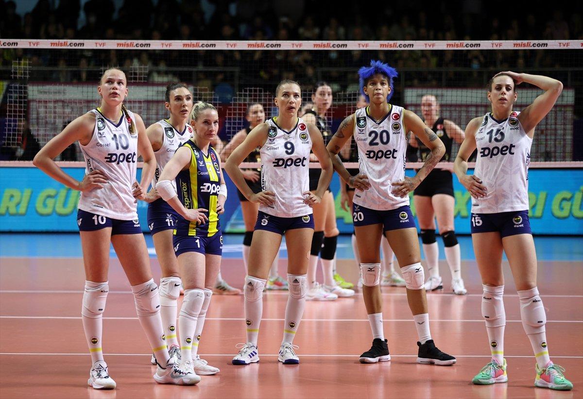 VakıfBank, Sultanlar Ligi play-off finalinde Fenerbahçe karşısında seriyi 2-2 yaptı