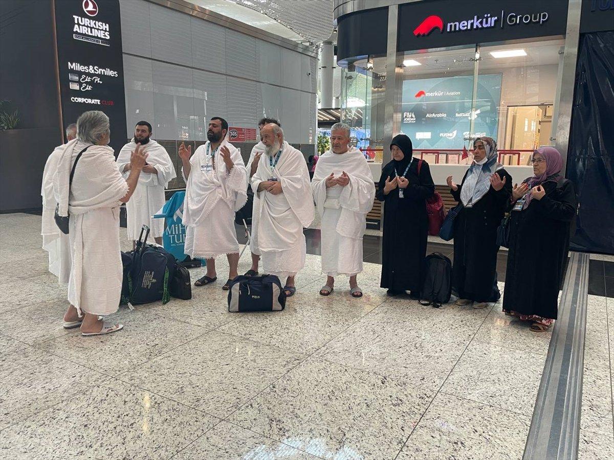 2 yıl aradan sonra ilk kafile umreye gitti