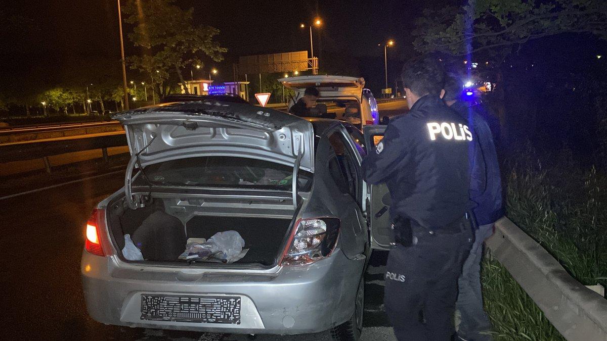 Kocaeli'de otomobil bariyere çarptı, sürücü yaralandı