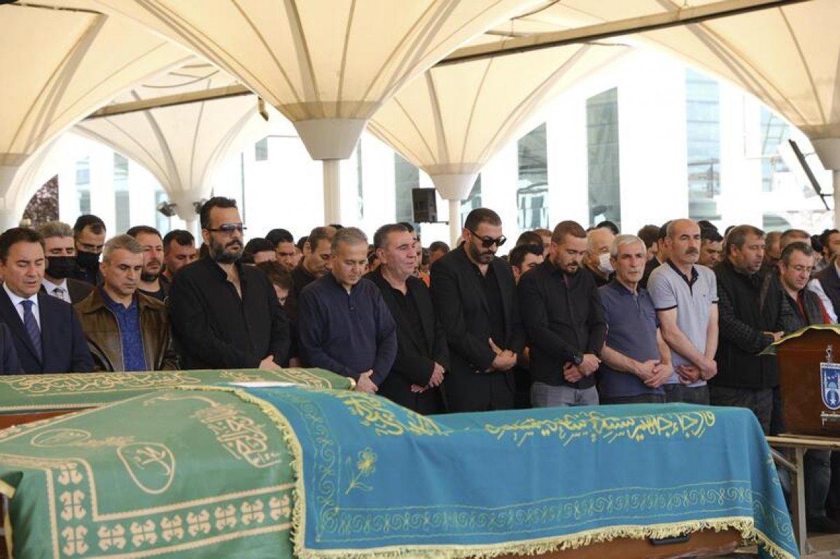 Ankara'da bariyerlere 1 metre kala kaza yapan motosikletli çift kurtarılamadı