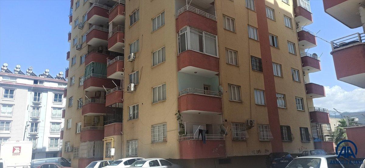 Osmaniye'de asansör ve duvarın arasına sıkışan bebeğin durumu ağır